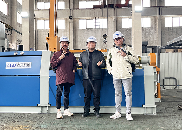 菲律賓客戶蒞臨創(chuàng)圖機械考察——全自動四輥卷板機