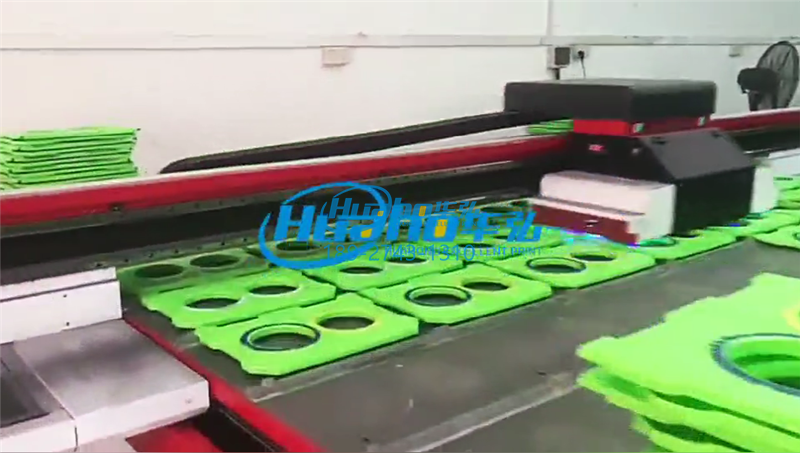 塑料板uv打印機(jī)(圖1) 塑料板uv打印機(jī)(圖1)